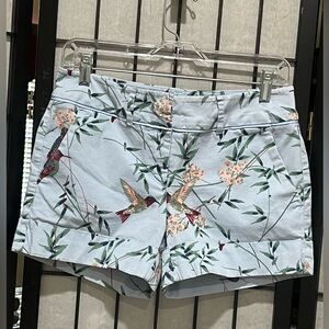7th Avenue NEW YORK & COMPANY HUMMINGBIRD AND Floral CHINO STYLE SHORTS SIZE 2